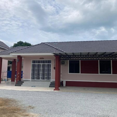 Zana Homestay Pasir Puteh Luaran gambar